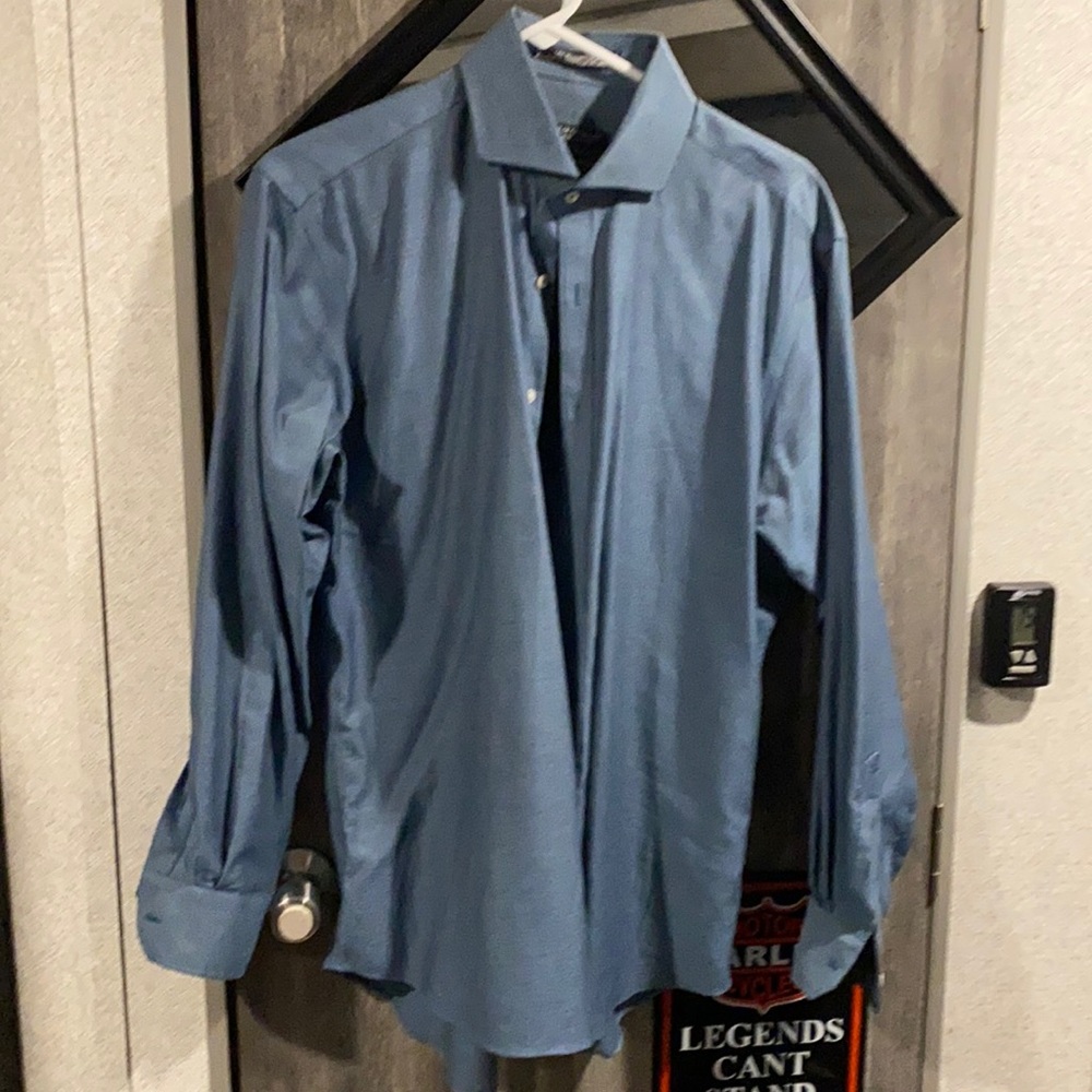 Size M Men’s Forsyth of Canada Shirt